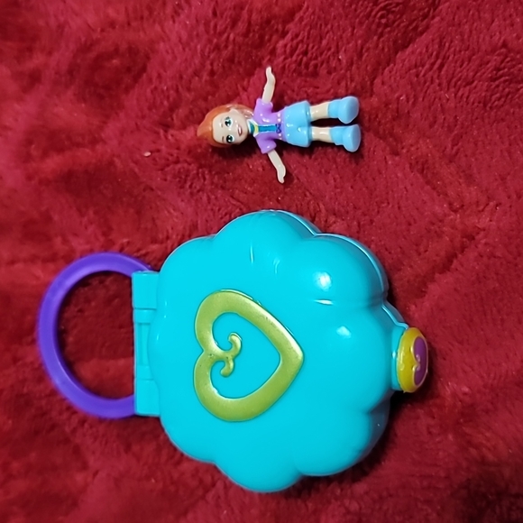 Polly Pocket with Mini Doll - Picture 1 of 3